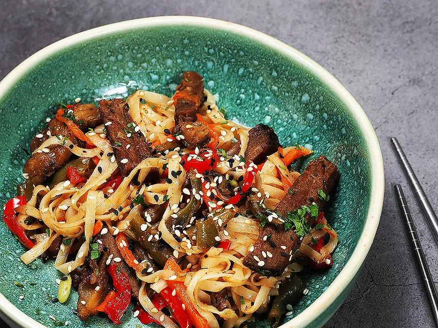 WOK С ГОВЯДИНОЙ