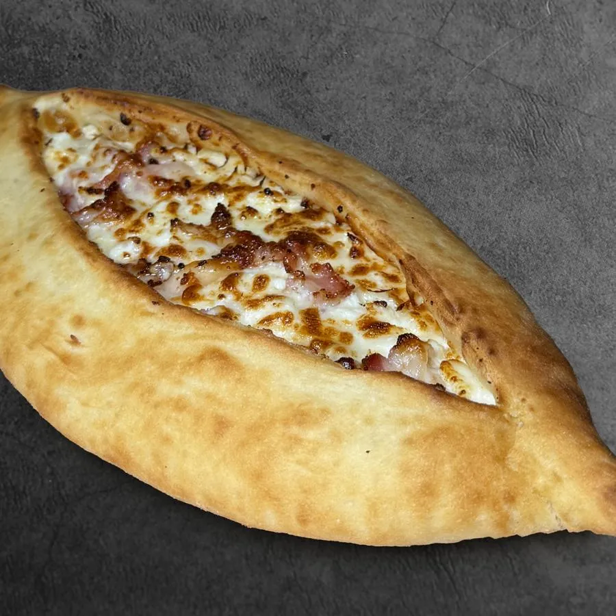 ХАЧАПУРИ С БЕКОНОМ