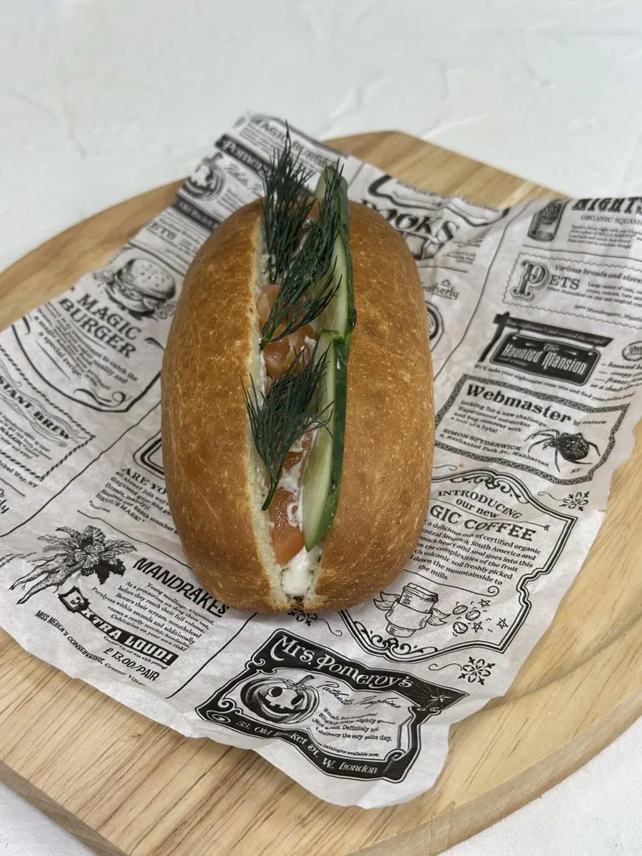 ХОТ-ДОГ  С ЛОСОСЕМ