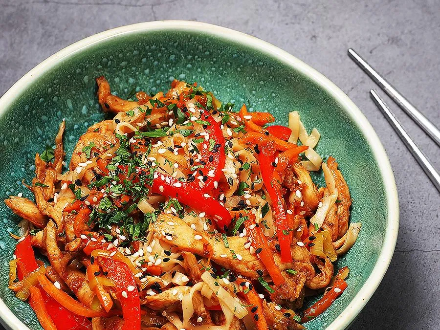 АКЦИЯ выгодная пара WOK С КУРИНЫМ ФИЛЕ 2 шт