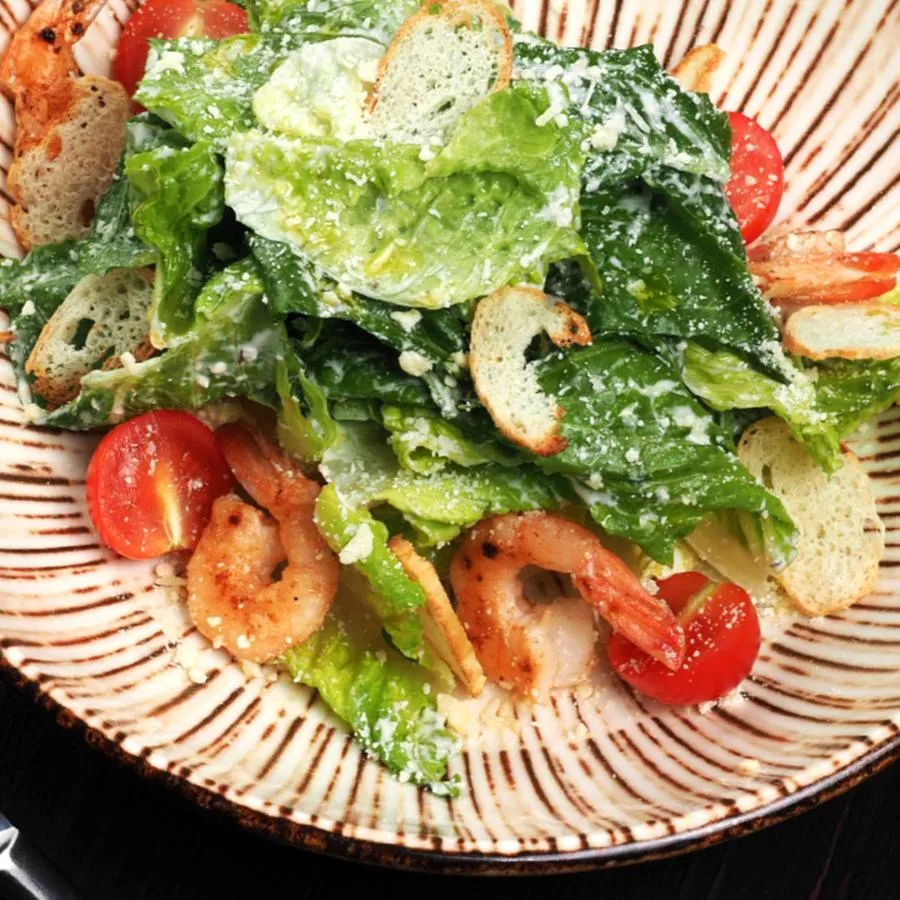 АКЦИЯ выгодная пара САЛАТ ЦЕЗАРЬ С ТИГРОВЫМИ КРЕВЕТКАМИ 2 шт